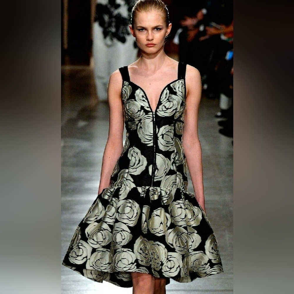 $5,000 OSCAR DE LA RENTA BLACK SILVER ROSE HI LOW RUNWAY DRESS US M 6 